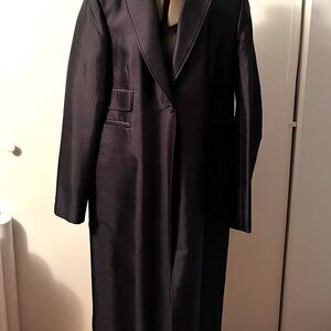 BEAUTIFUL  DKNY silk and wool coat with pockets and cloth covered buttons